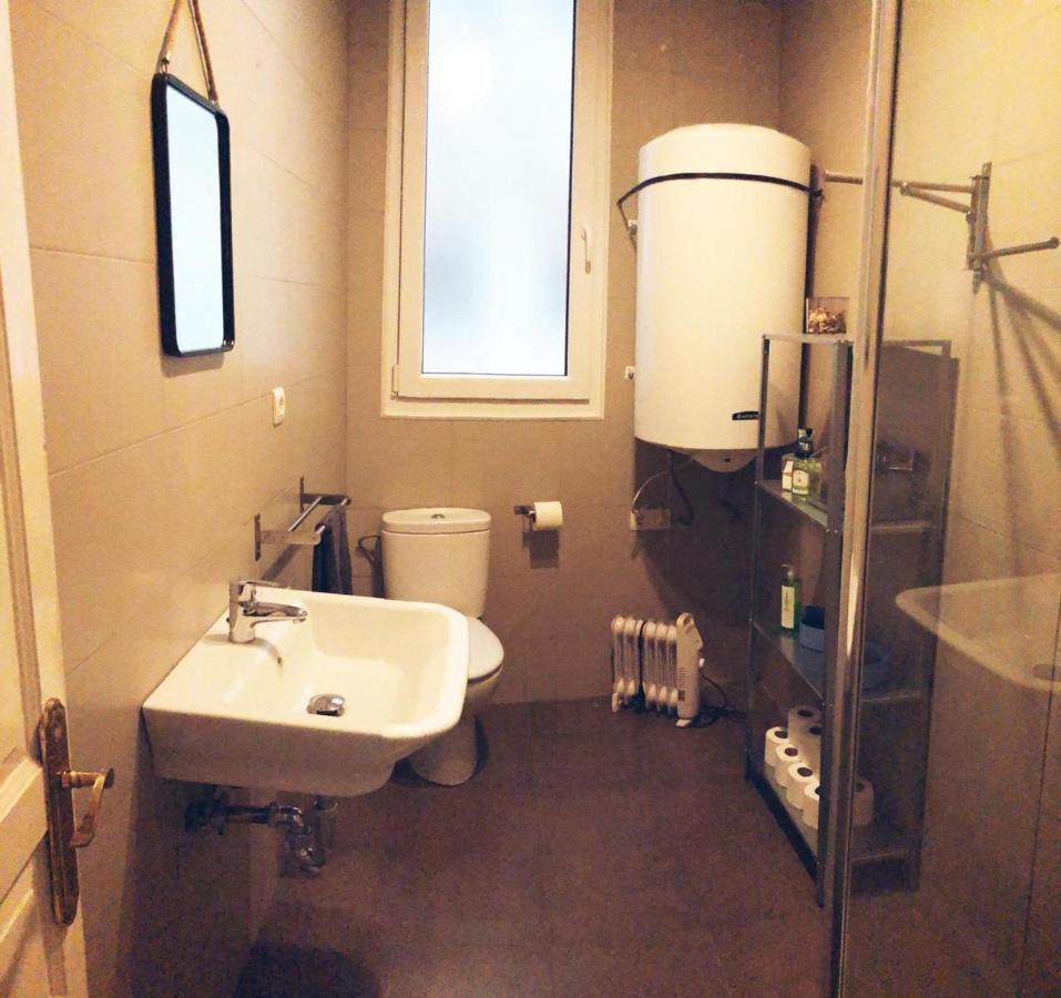 Ferienwohnung Vivienda Turistica Centrica Junto Al Museo Con Wifi Bilbao Exterior foto